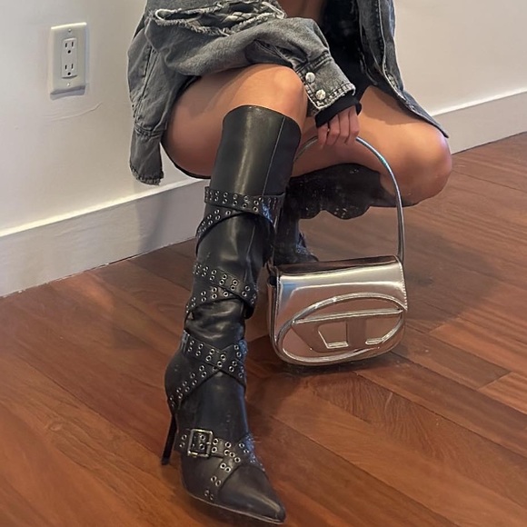 SOLD- NiiHAi boots in black - Picture 2 of 3